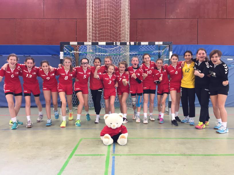 Toller Mädchenhandball bei frühlingshaftem Wetter