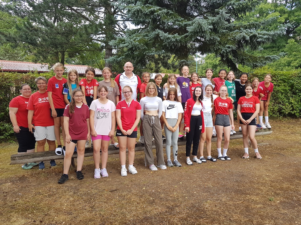 Weibliche Handballjugend im Trainingslager