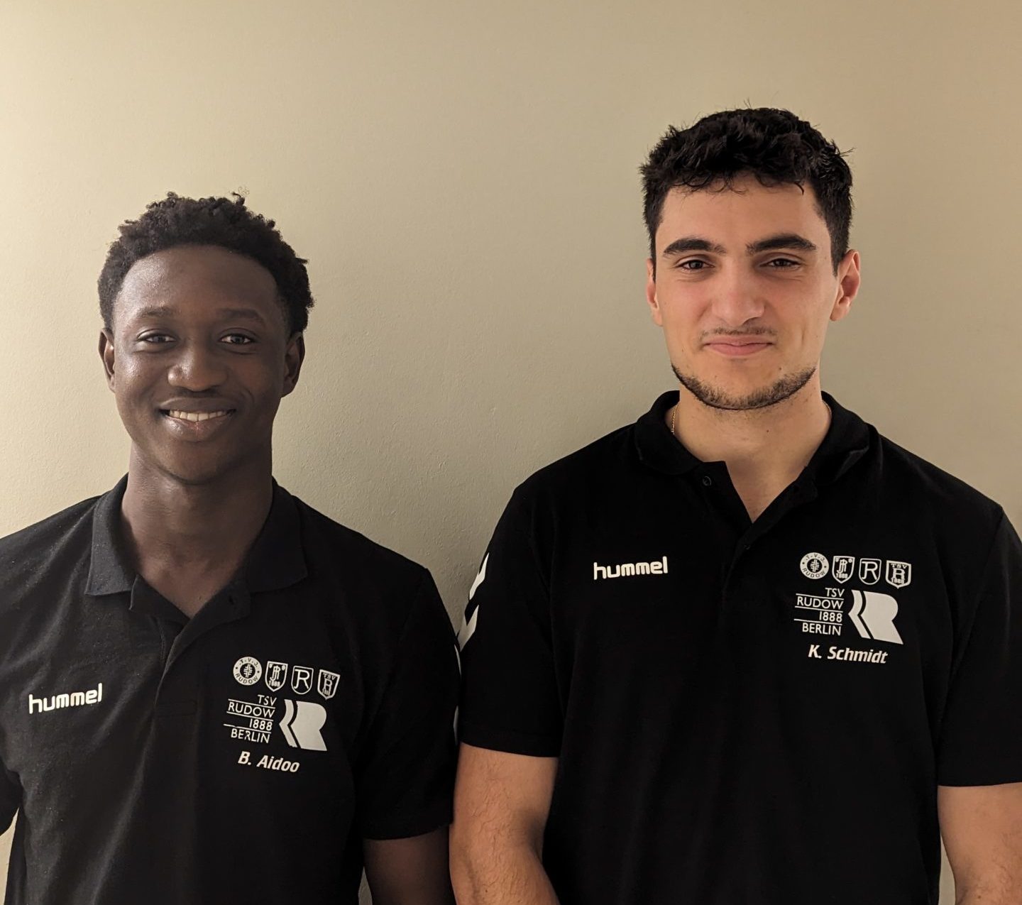 Hallo, wir sind die neuen FSJler.