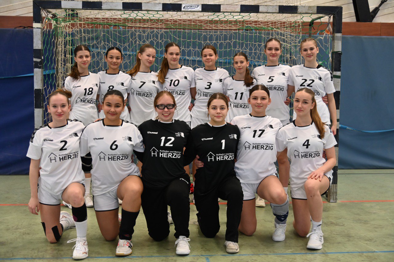 Die wC I beendet die Hinrunde mit neuen Trikots von der Firma Rollladen und Markisen HERZIG erfolgreich!