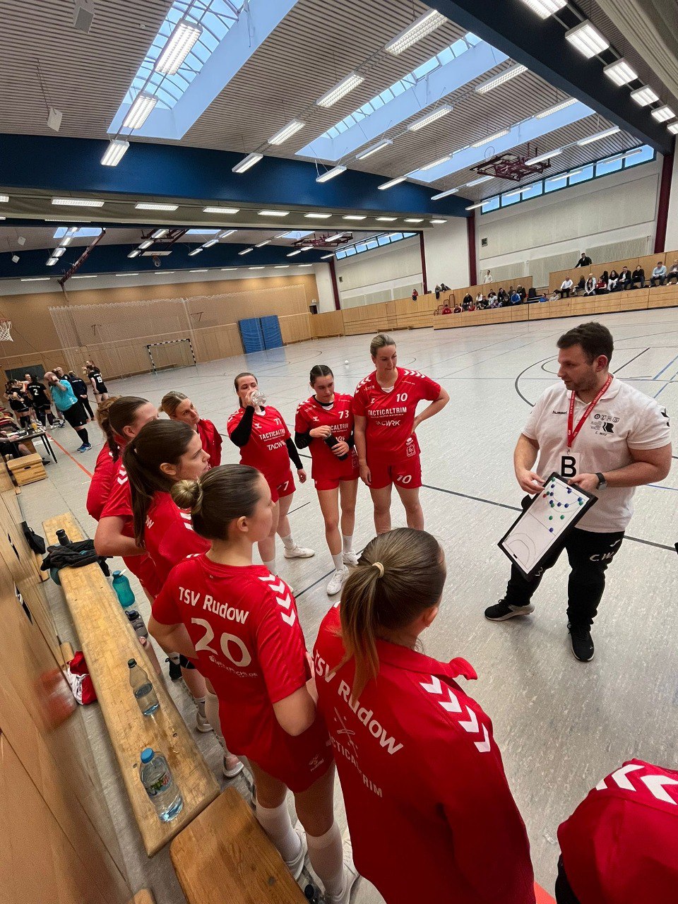 1. Frauen: Auswärtssieg !!